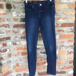 LAUREN CONRAD JEANS SIZE 2